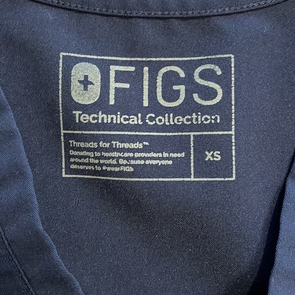 Figs 1 pocket scrub top navy blue - Picture 2 of 2